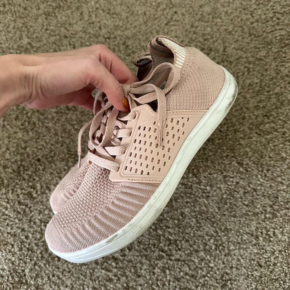 Barefoot Whitin Sneakers